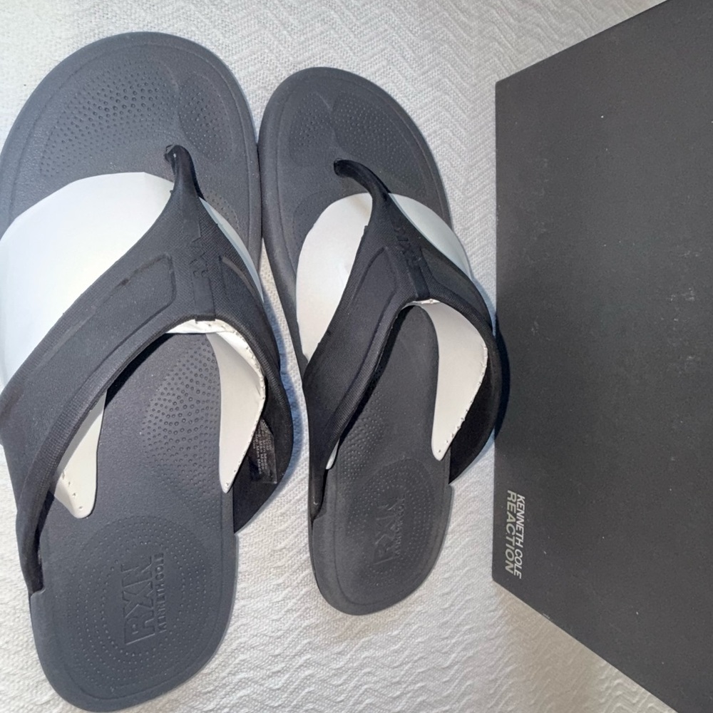 Kenneth Cole Men's Black and White Flip-Flops